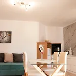 아파트 Flora Sarandë