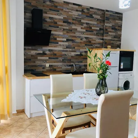 Flora Apartment *