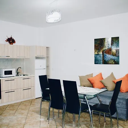 Flora Apartment *
