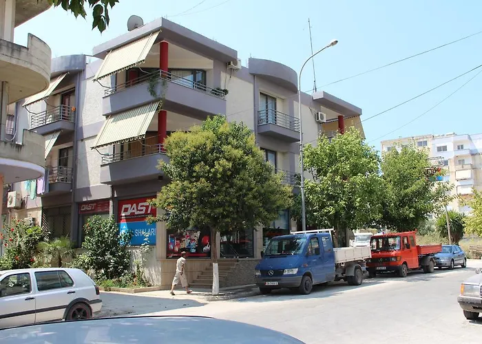 Flora Sarandë