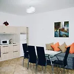 Flora Apartmán *